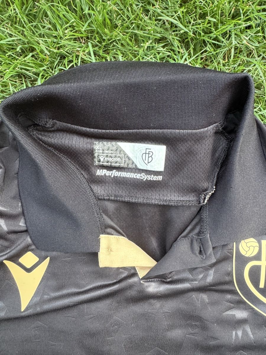 FC Bâle Maillots de corps & Pantalons: FC Basel Jubiläumstrikot XL – D'occasion à Dornach par Picasso81 3