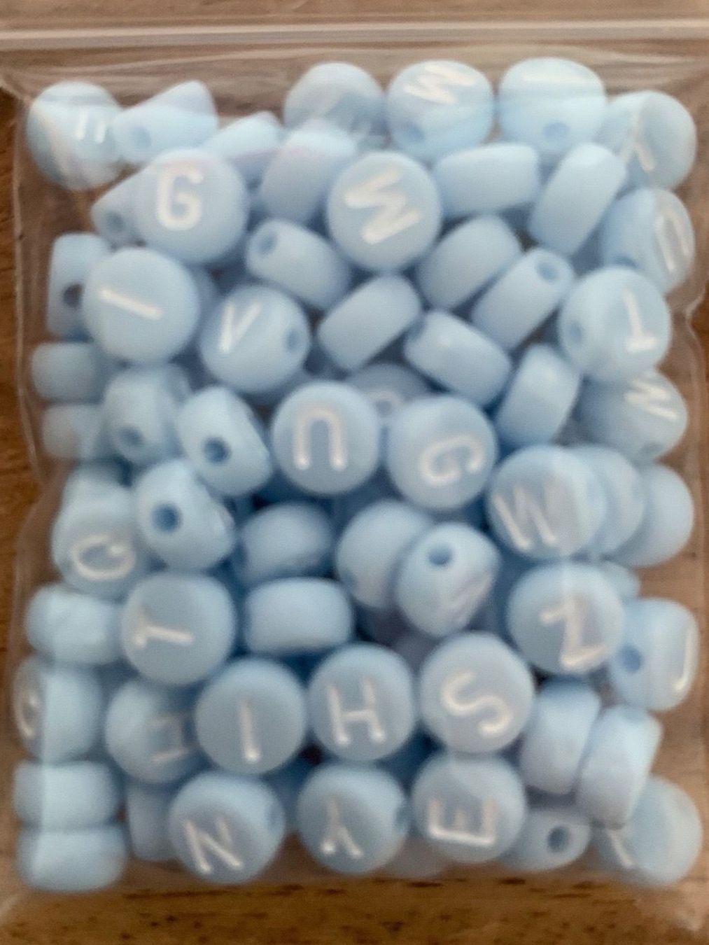 Perlen (unechte): Bastelperlen  Buchstaben hellblau – Neu und originalverpackt aus Geneve von vane267