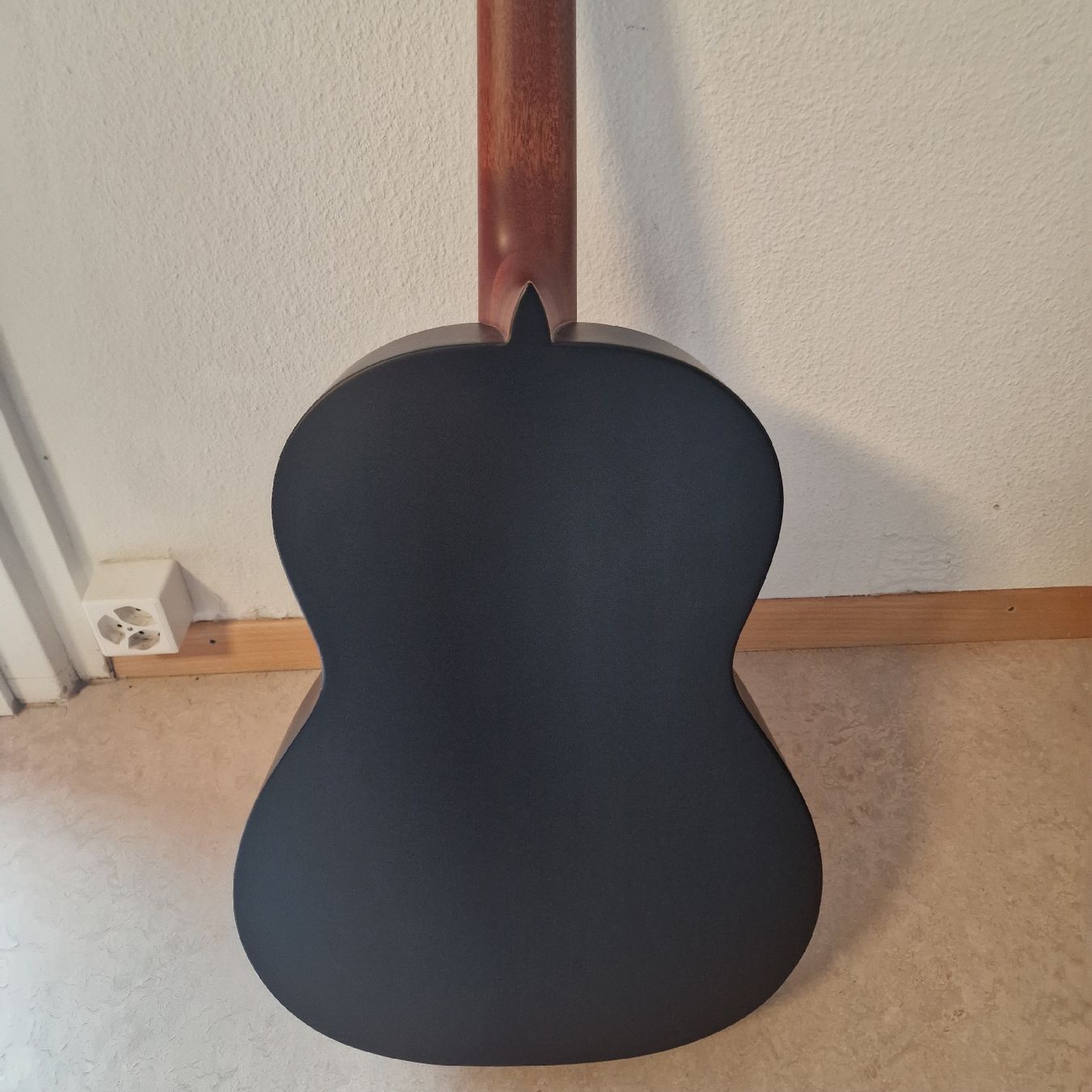 Musikinstrumente: Gitarre Cuenca Schwarz Matte – Gebraucht aus Zürich von Lelela 3