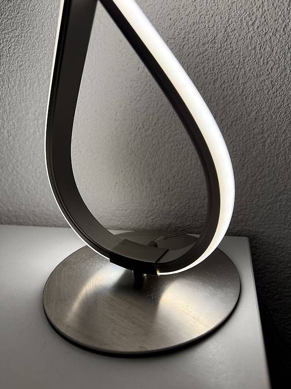 Lampen: Moderne LED Tischlampe  Design Infinity Form – Gebraucht aus Lengnau BE von aya_2tvj 2