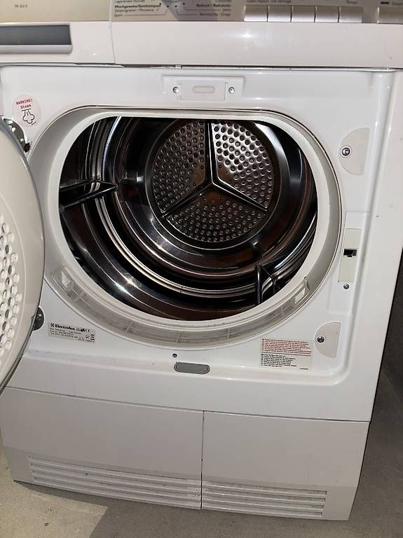 Machines à sécher: Sèche linge Electroluxe 7kg – D'occasion à Vétroz par kin_29sj 2