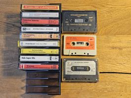 Vintage Musikkassetten Sammlung + Halter | 12 Stück