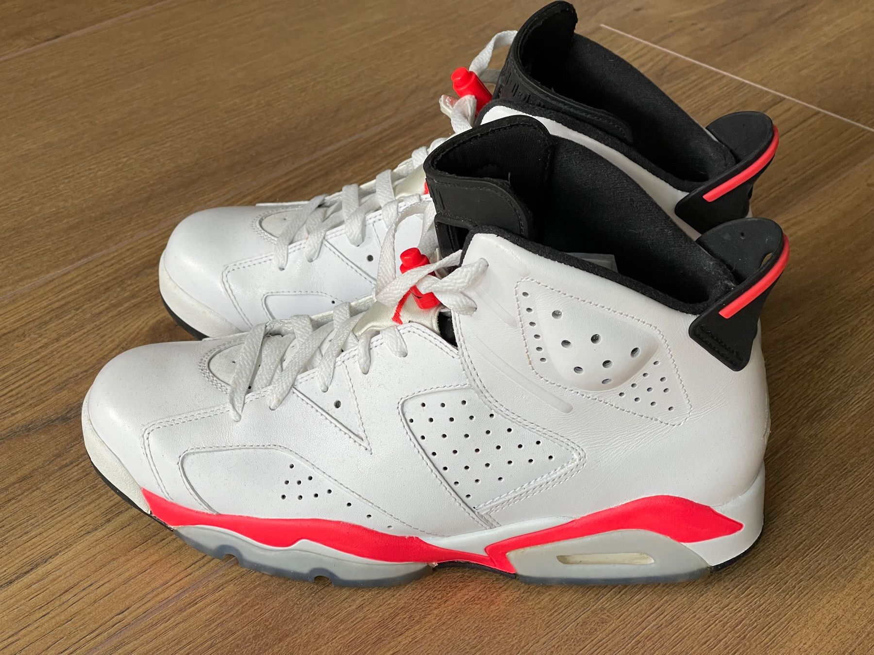 Scarpe da uomo: AIR JORDAN RETRO 6 WHITE INFRARED – Nuovo (secondo la descrizione) da Mülenen venduto da CreativeSolutions 1