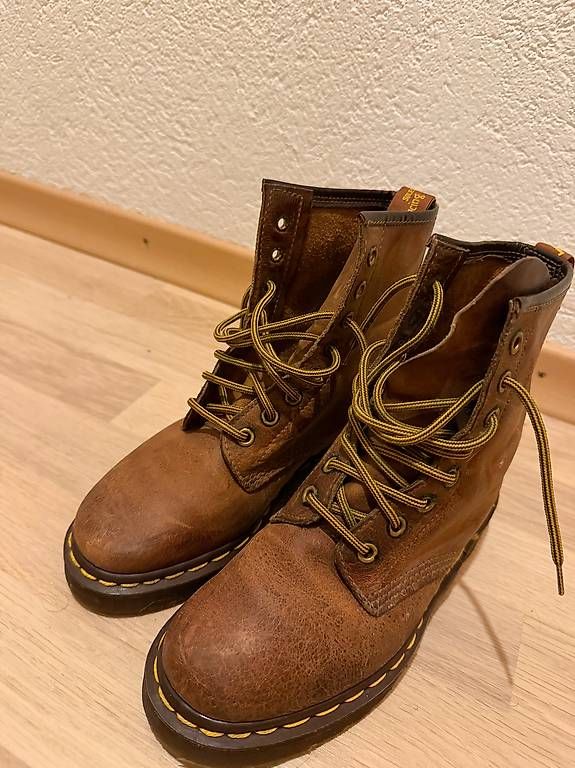 Dr. Martens Damenschuhe: Braune Doc Martens, Grösse 36 – Gebraucht aus Solothurn von haslinuessli 2