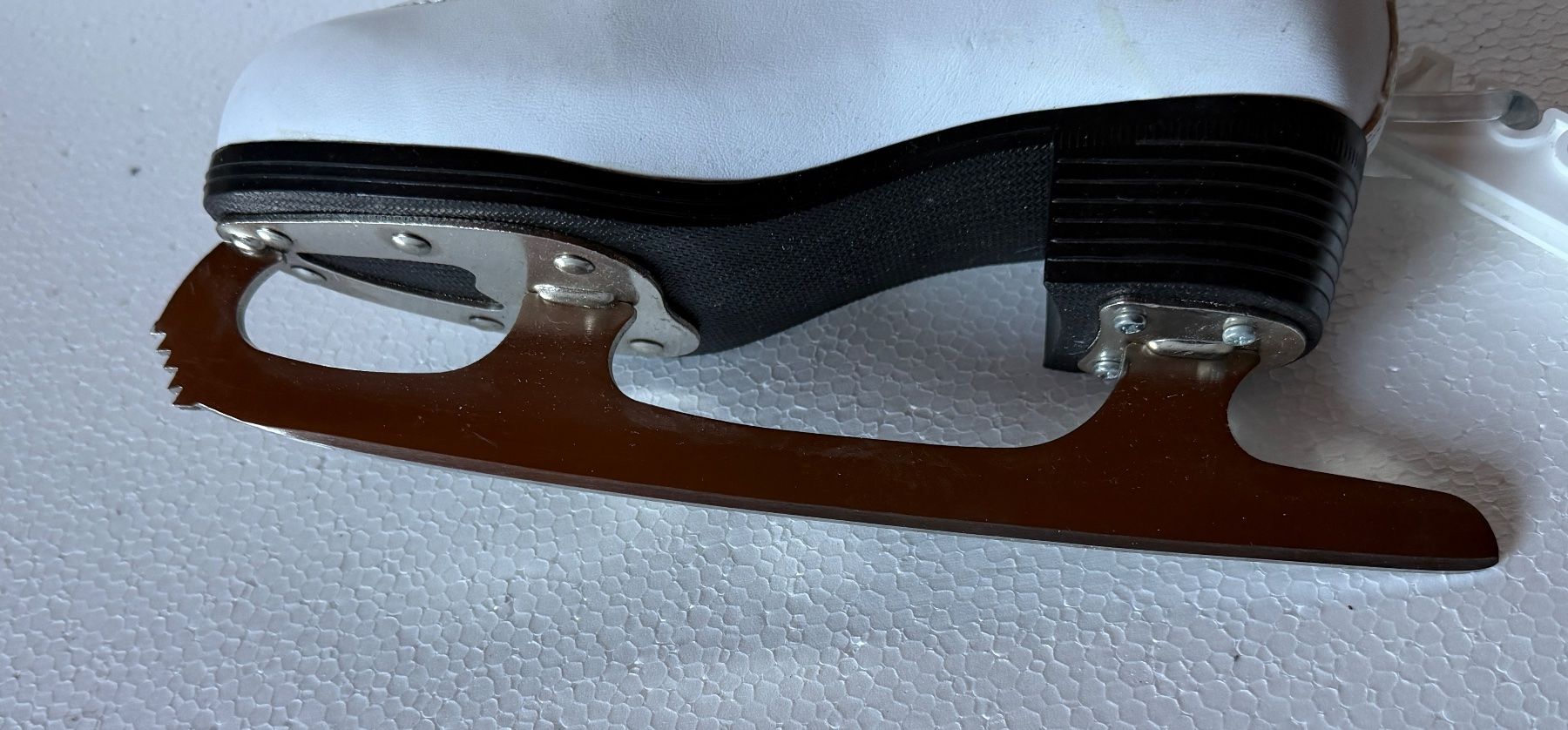 Schlittschuhe: Damen Schlittschuh, Grösse 34 – Neu (gemäss Beschreibung) aus Kallnach von schlumpfi 1