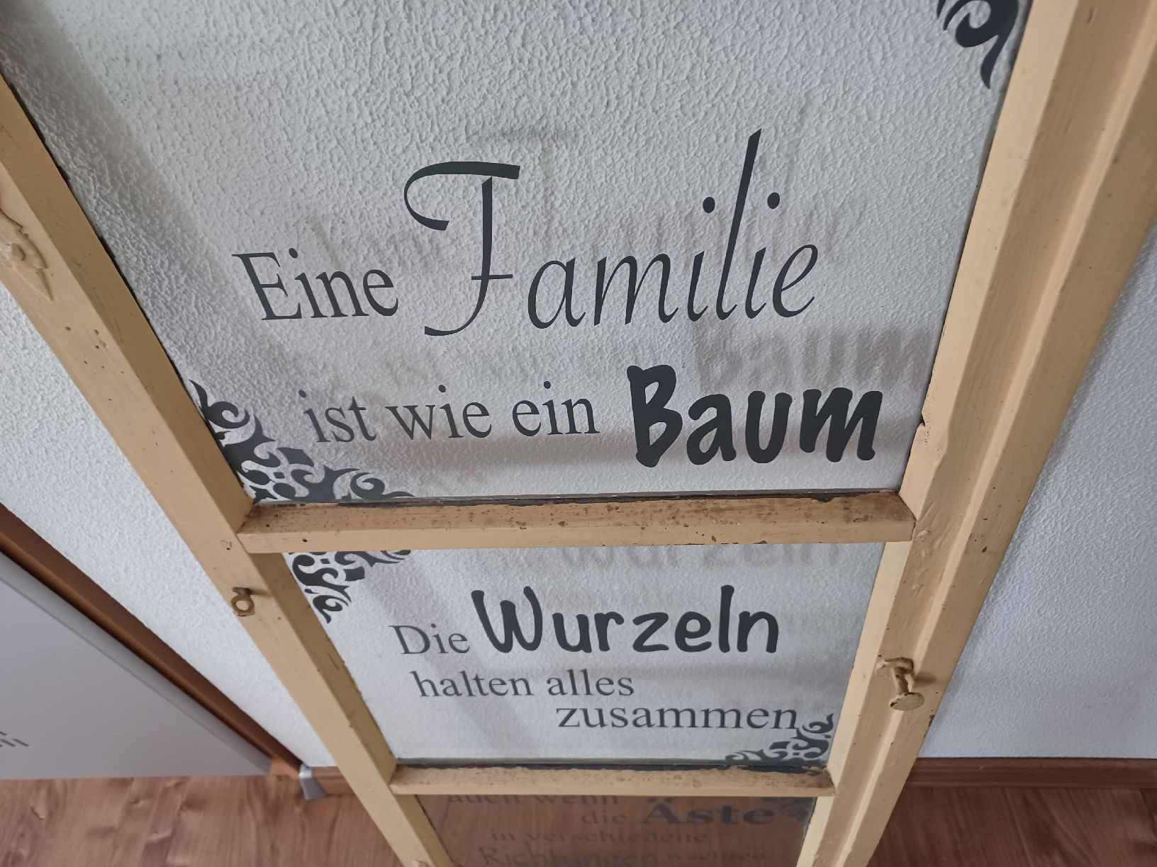 Tutte le decorazioni: Altes Fenster mit Spruch  – Usato da Hasle LU venduto da Bob86 2