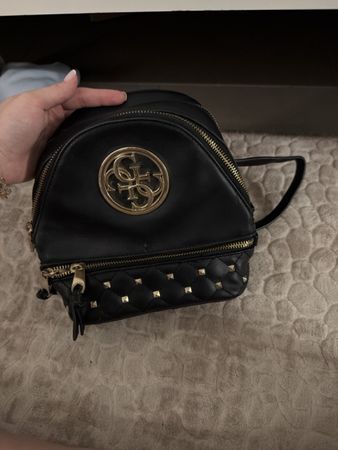 Rucksack kschwarz Guess Nieten Reissverschluss Damen Leder