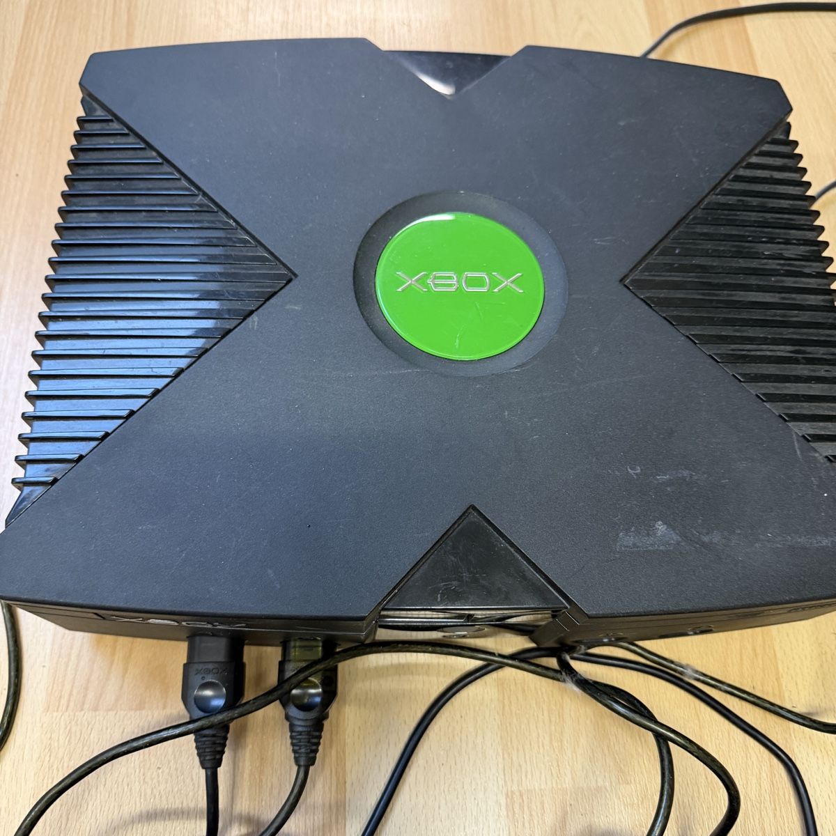 Microsoft Console: Microsoft Xbox Konsole mit zwei Controllern gebraucht – Usato da Thun venduto da BanjoDan 1