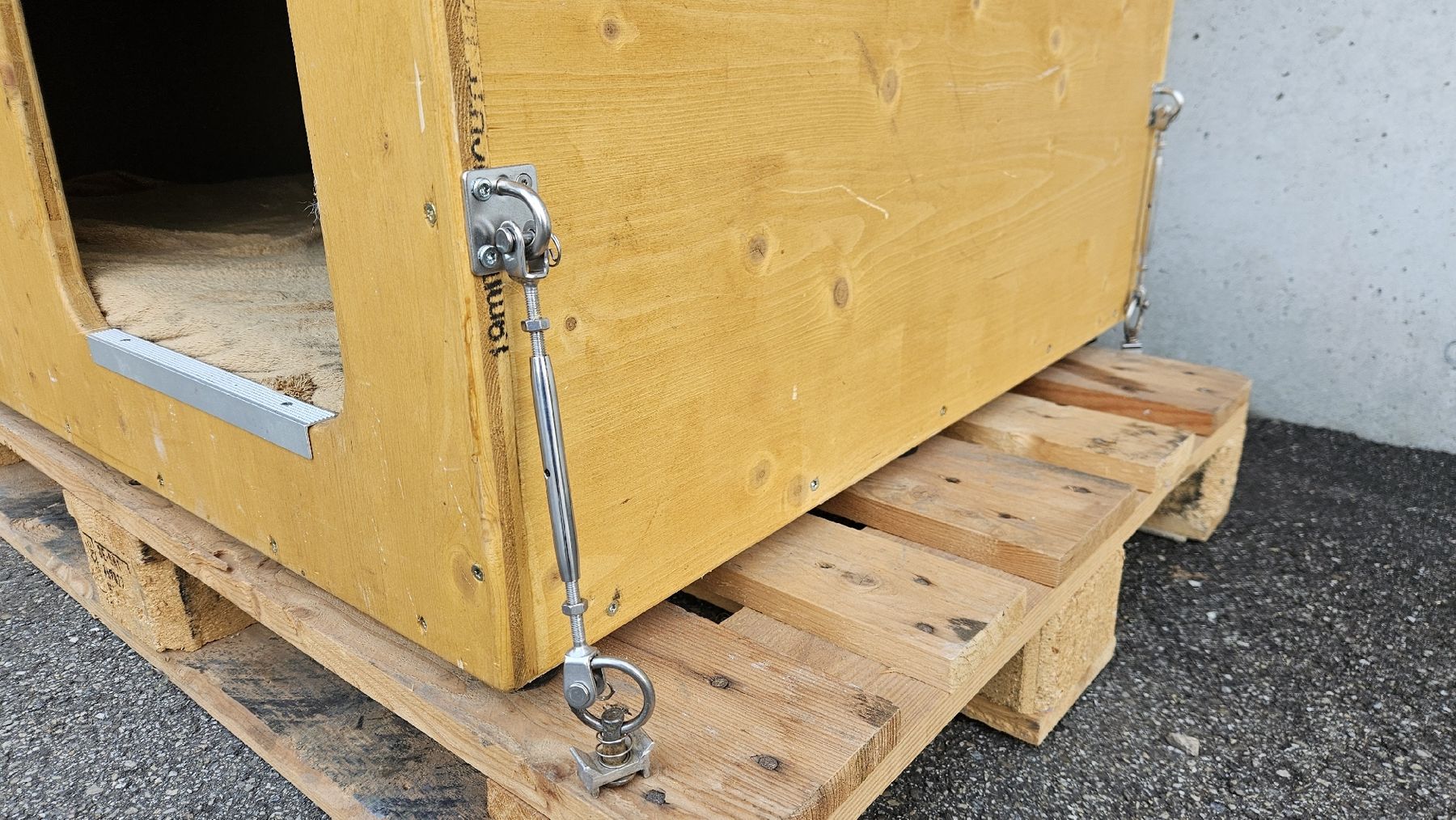 Liege- & Schlafplätze: Hundebox für Kleinbus – Gebraucht aus Buchs AG von thebull01 5