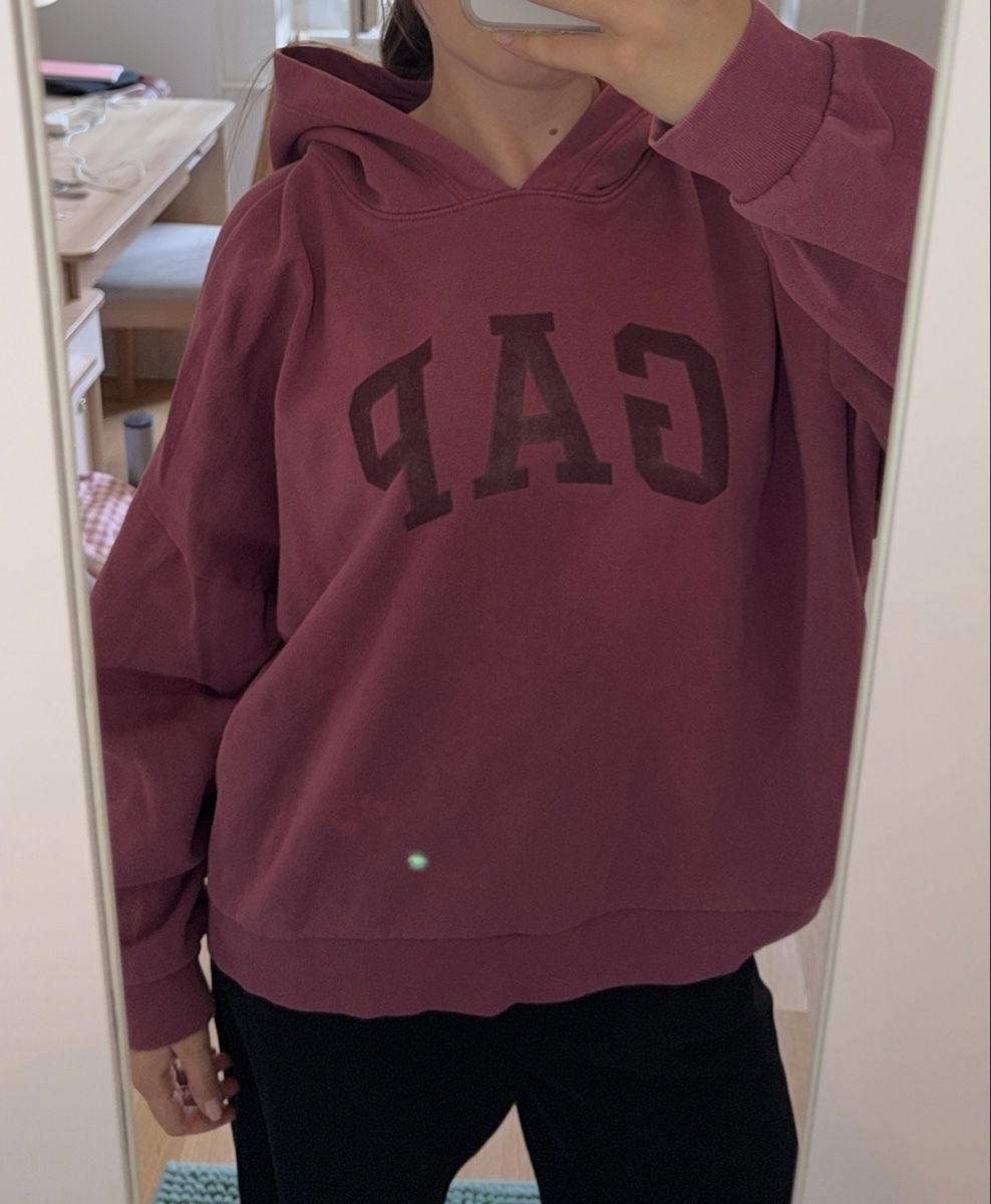 Gap Vestes: GAP BURGUNDY HOODIE – D'occasion à Genève par yav_9r9f