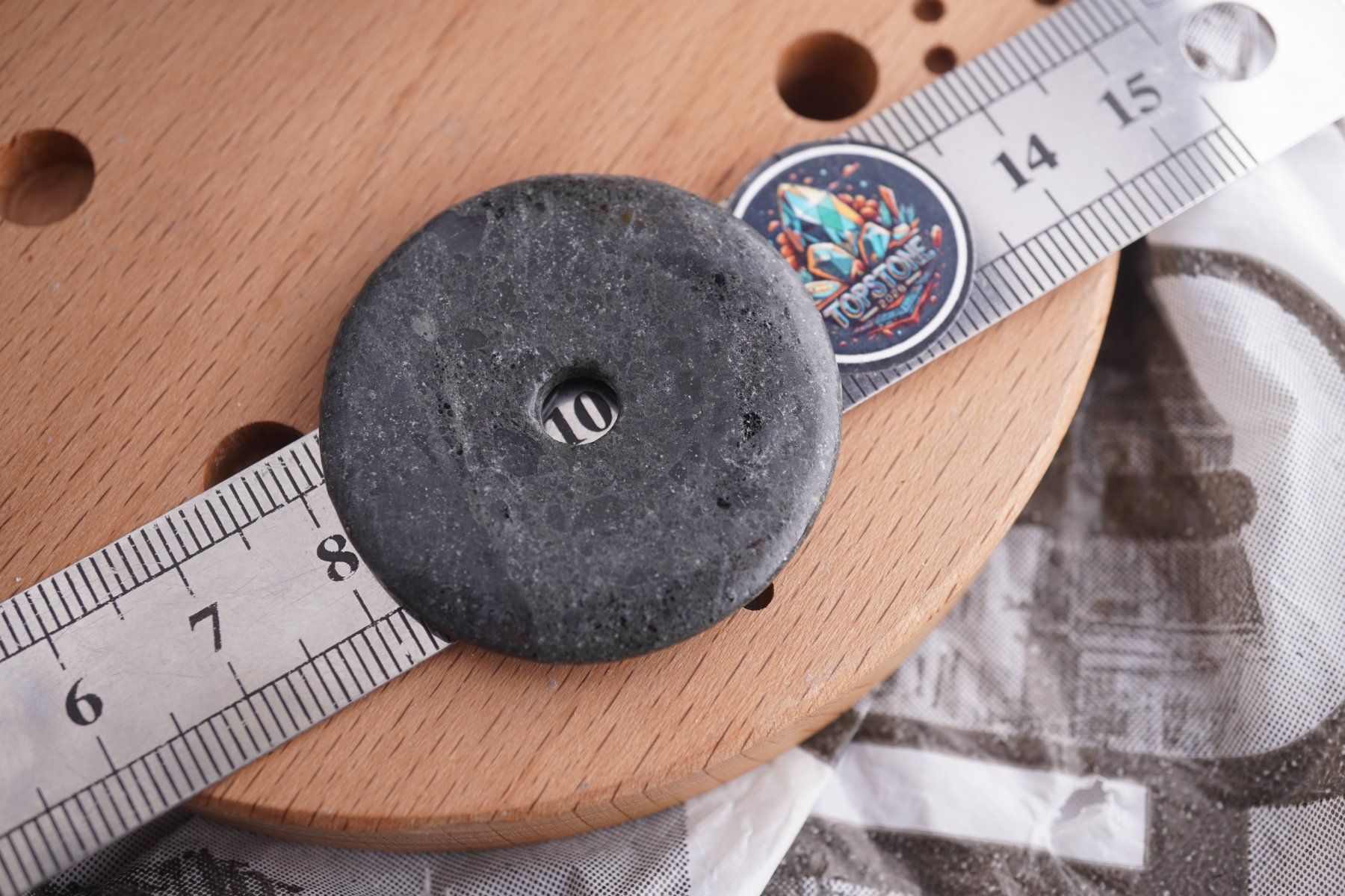 Minerali & Pietre curative: Kimberlit      Donut   pi Scheibe      Ab 1.- – Nuovo e nell'imballaggio originale da Eschenbach SG venduto da topstone 7