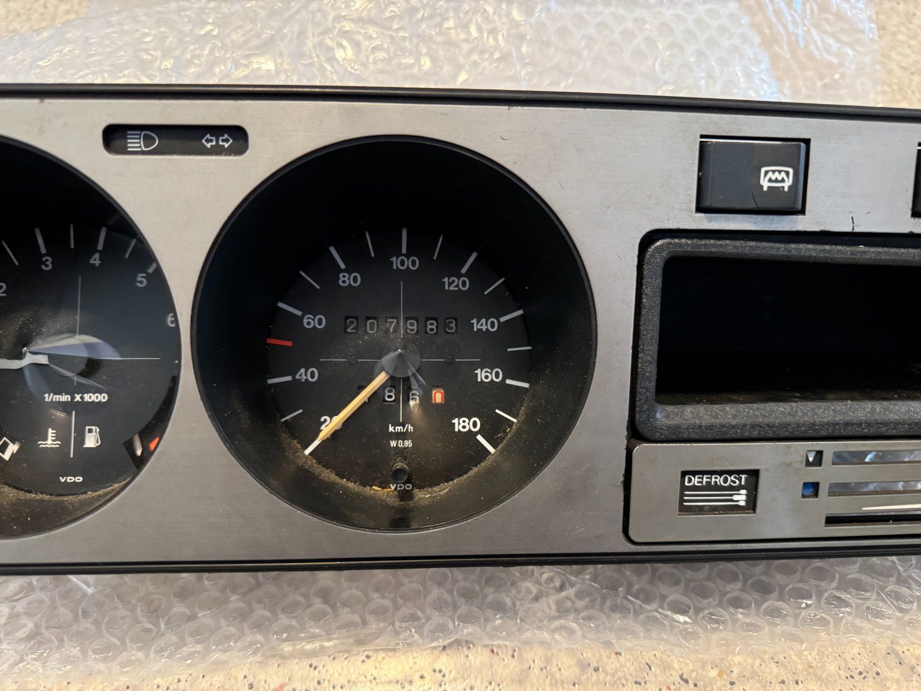 Volkswagen Alle Autoersatzteile: Kombiinstrument Urgolf Golf1 Typ17 original Tittentacho – Gebraucht aus Bannwil von 323i0_1 3