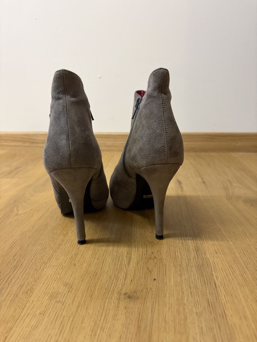 Buffalo Scarpe da donna: Buffalo Stiefeletten grau – Usato da Zürich venduto da pfr_96rn 2