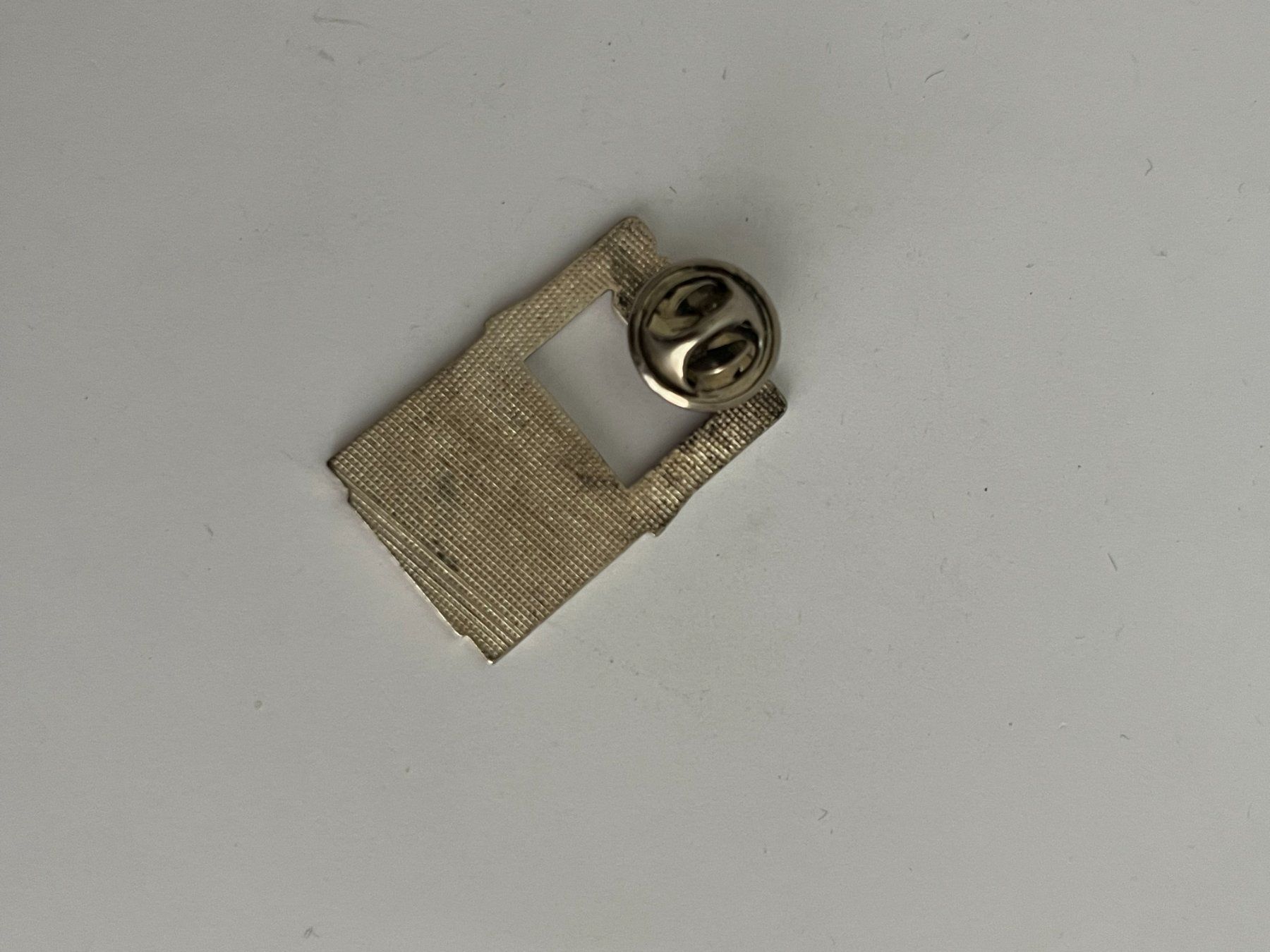 Plaquettes & Badges: Pin Schätzle AVIA  Metall – D'occasion à Dietikon par sch_w2tw 1