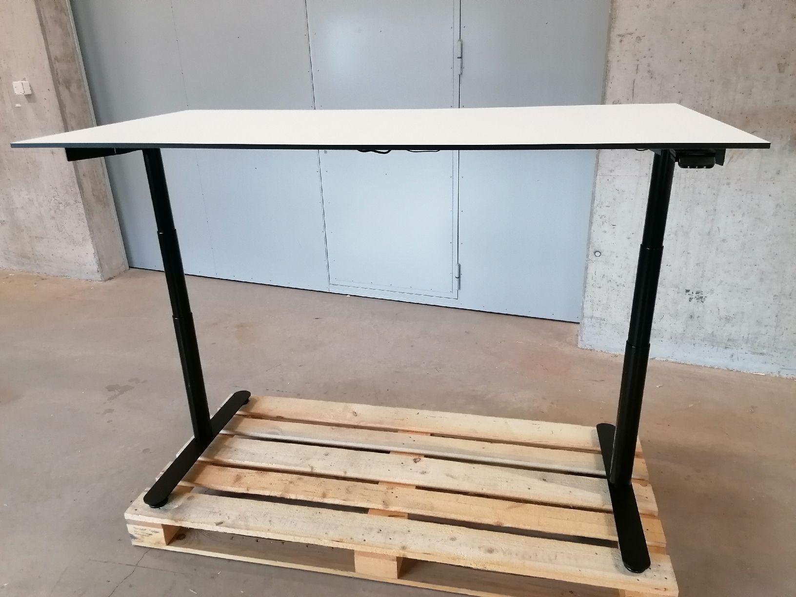 Scrivanie: Sitz Stehtisch Line Desk Rondo – Nuovo (secondo la descrizione) da Schleitheim venduto da Hotpoyo 1