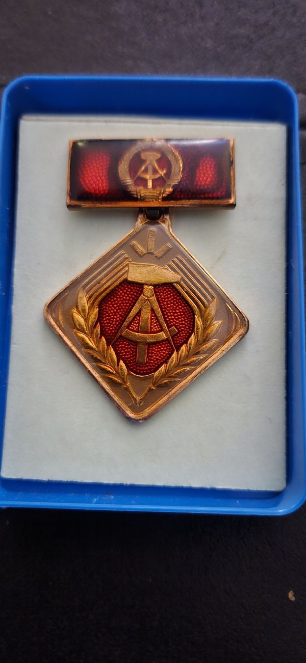 Medaglie: DDR Abzeichen Sammlung – Usato da Hägendorf venduto da Poisonapple 6