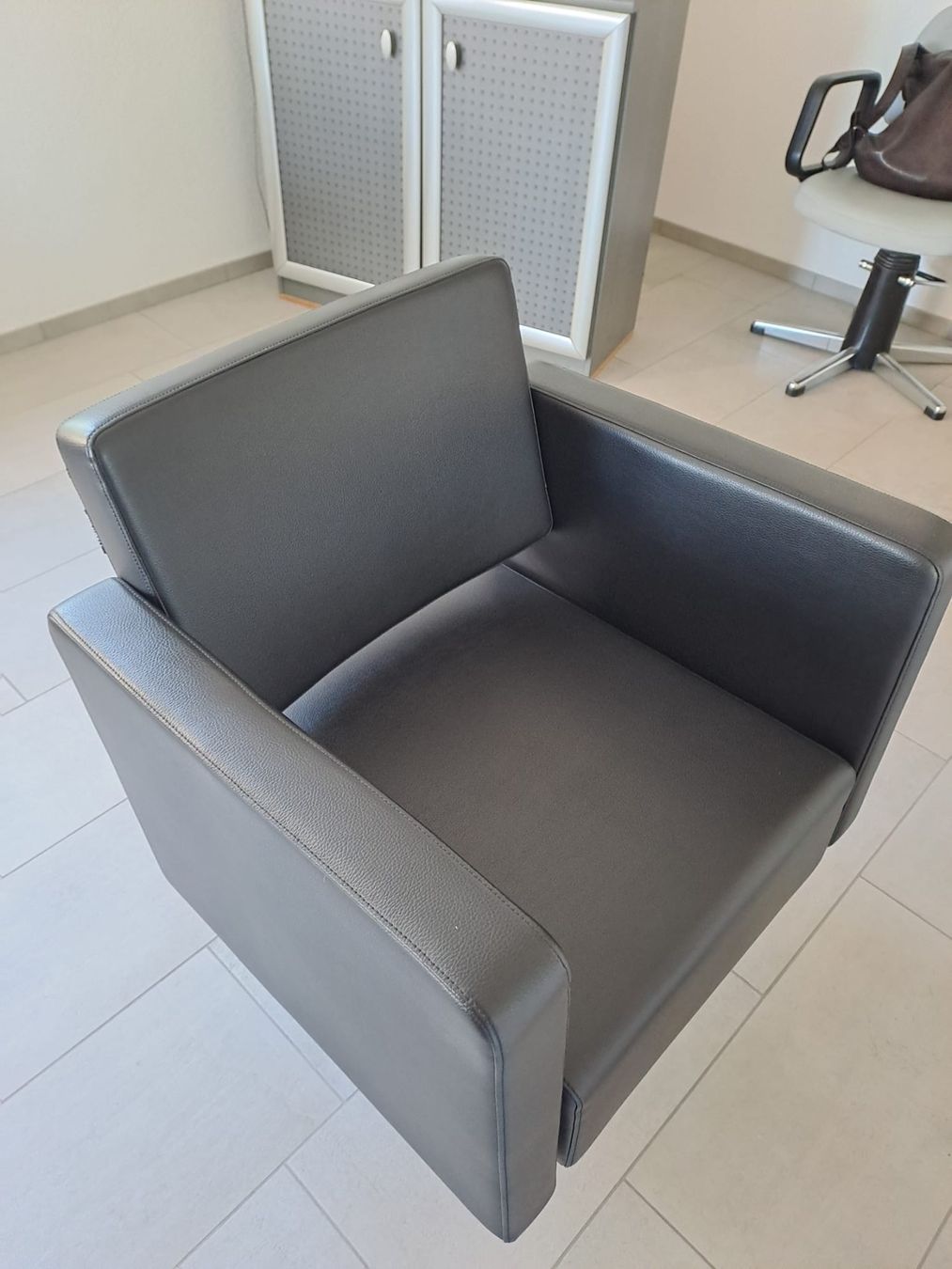 Stühle: Friseurstühle aus Echtleder – Neu (gemäss Beschreibung) aus Bürglen TG von van_rr7z 5