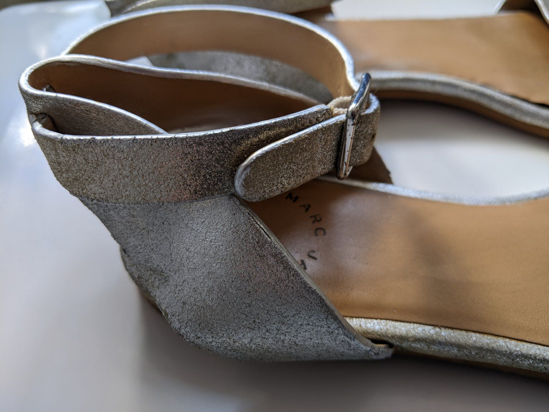 Marc Jacobs Scarpe da donna: MARC by MARC JACOBS : Sandales plates argentées 36 – Usato da Petit-Lancy venduto da lilycerise 2
