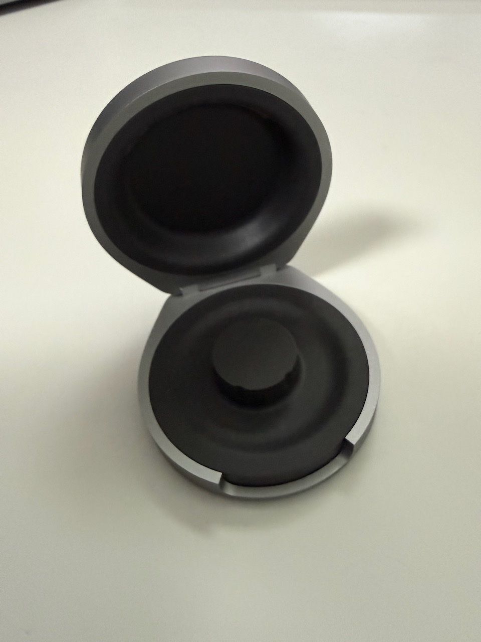 Oura Anelli: Oura Ring 4, Brushed silver, Gr. 9, NEU; inkl. Charging Case – Nuovo e nell'imballaggio originale da Urdorf venduto da Hamby 3