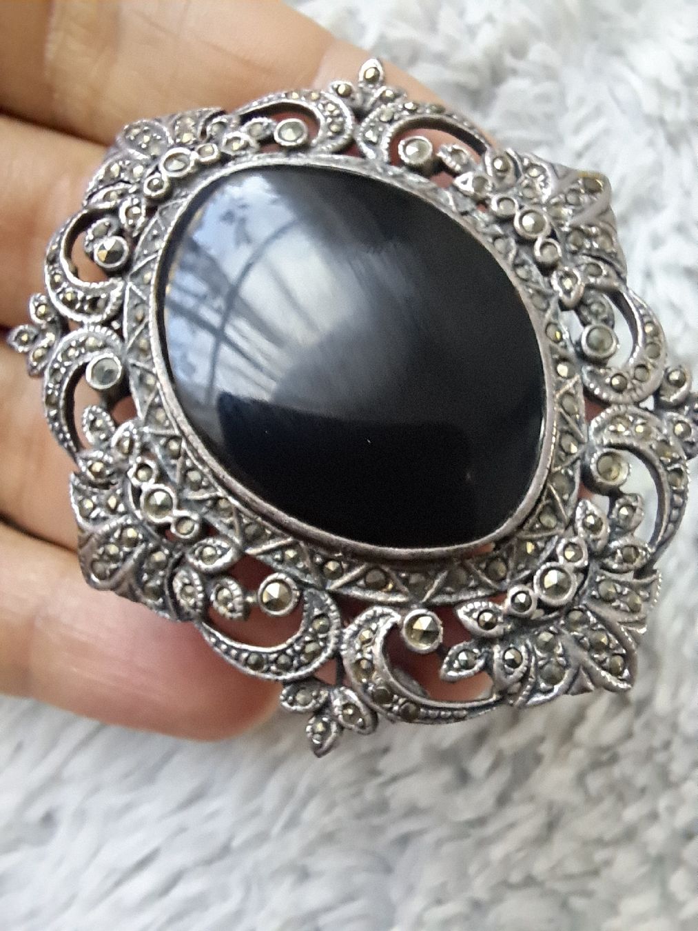 Spille & Fermagli: Brosche Silber 925 mit Onyx und Markasiten – Usato da Saas Grund venduto da IvanaXY