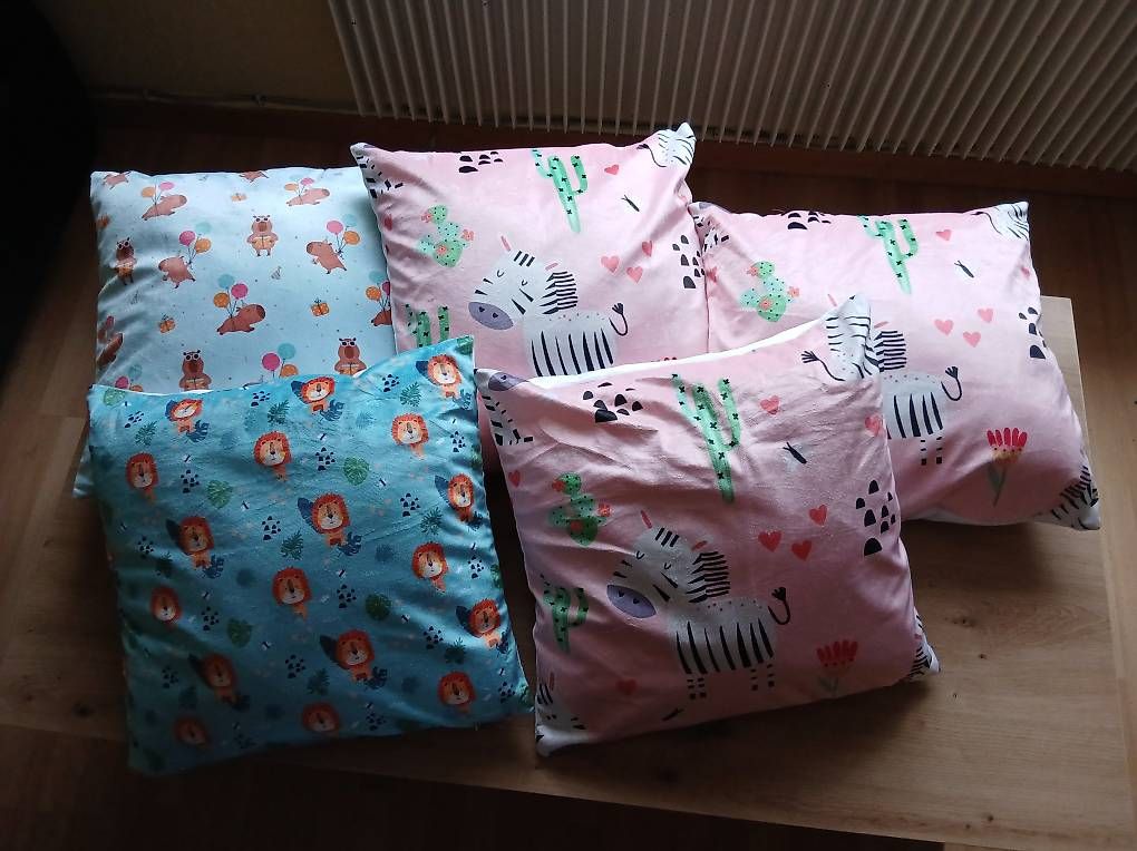 Cuscini: 5 Neue Kinder Kissen  – Usato da Sevelen venduto da serfinis64