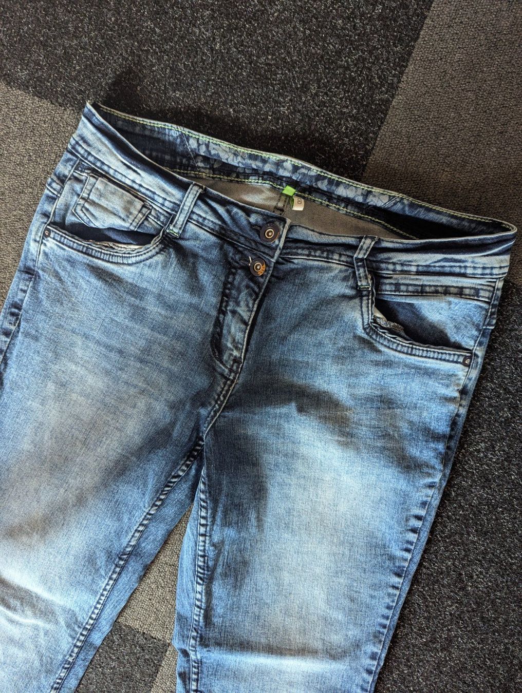 Cecil Jeans: Lässige Jeans von Cecil in der Grösse 32 – Nuovo (secondo la descrizione) da Tägertschi venduto da Araschi 2