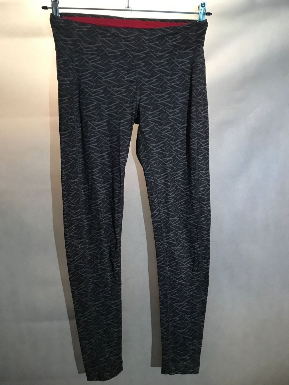 Leggings: Sportleggings Grösse 36/38. – Gebraucht aus Wagenhausen von vintagesecondhand