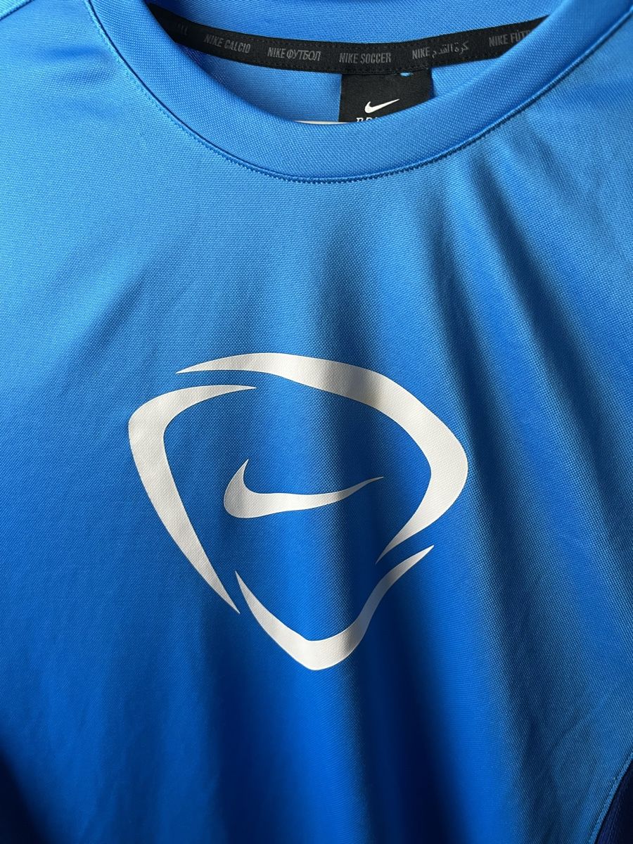 Nike T-shirt: T-shirt Nike bleu – Nuovo (secondo la descrizione) da Les Avanchets venduto da lunedeneige.shop 1