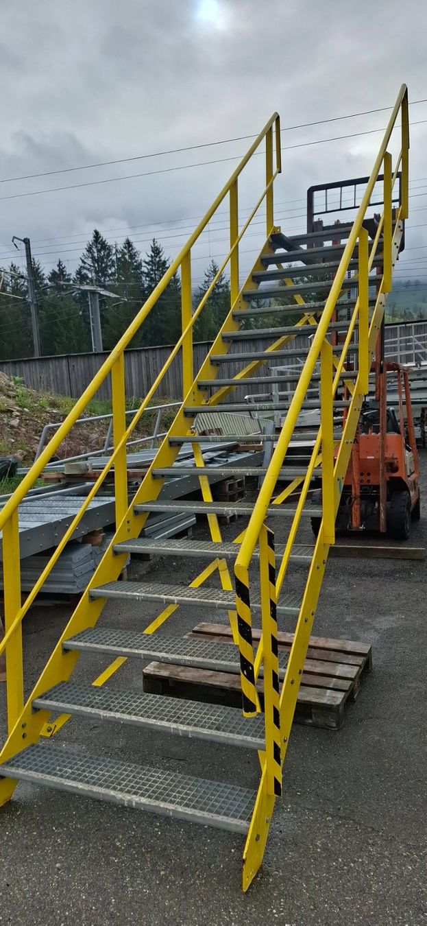 Treppen: Treppe gemäss Bild aber ohne Podest – Gebraucht aus Reichenbach i. K. von Wskorpion