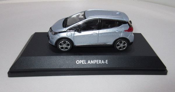 Opel Modellini d'auto: Opel Ampera e B seit 2017 silber met. / schwarz   1:43 – Nuovo e nell'imballaggio originale da Gerlafingen venduto da espero88 3