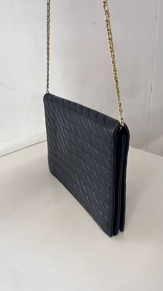 Taschen für Damen: Borsa Guy Laroche a tracolla blu trapuntata con catena – Gebraucht aus Lugano von yul_fhg2 5