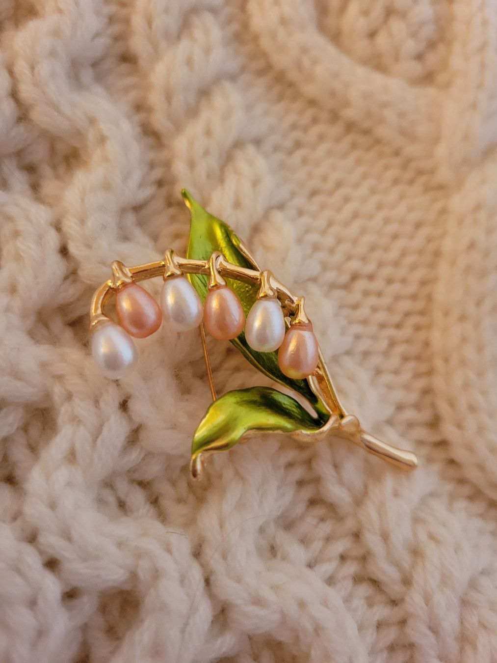 Spille & Fermagli: Broche représente un muguet , NEUF – Nuovo (secondo la descrizione) da Bernex venduto da Dariafr 7