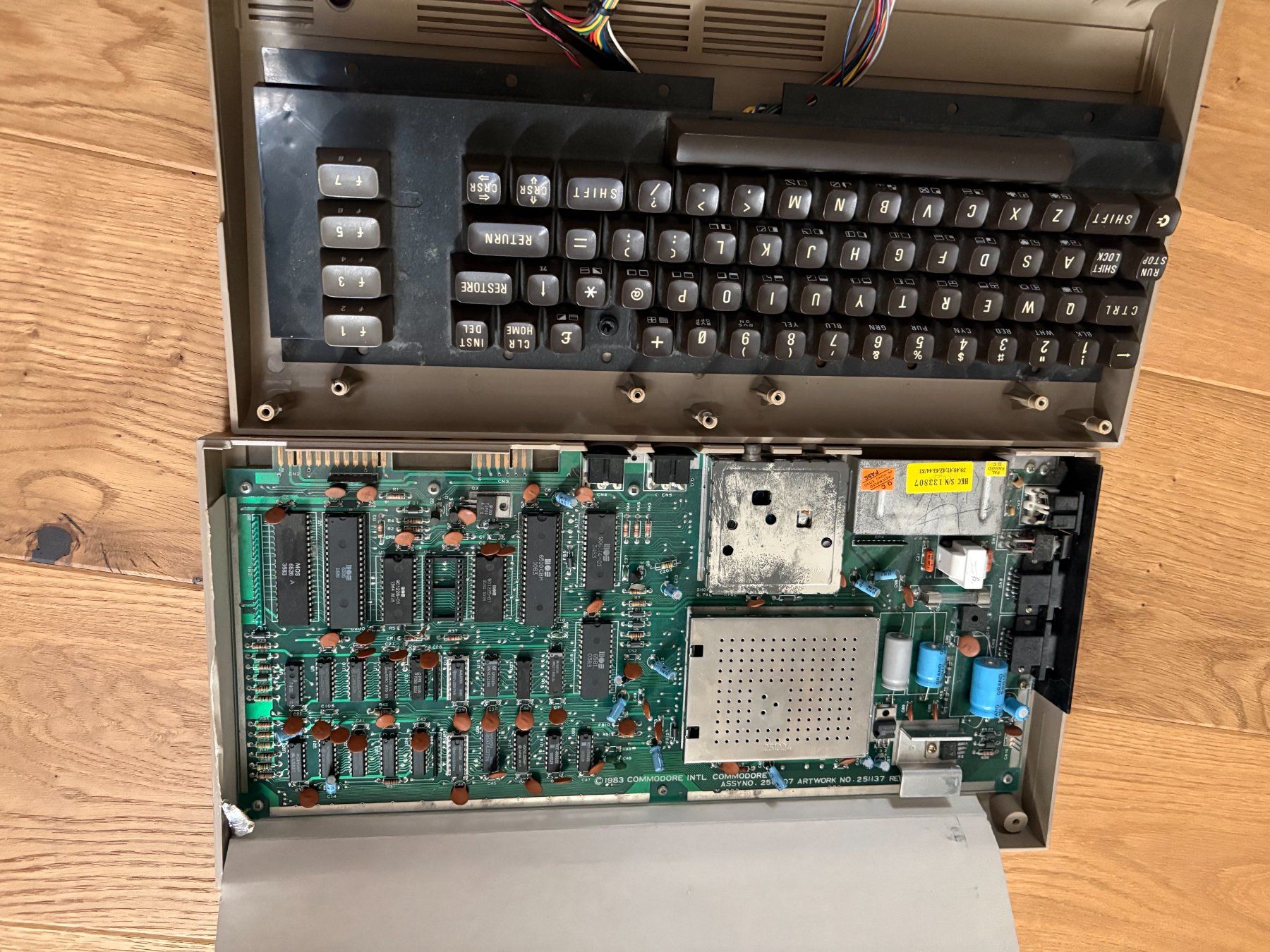 Commodore PCs: Commodore 64 motherboard and parts – Défectueux à Bettingen par rau_5bfh 1