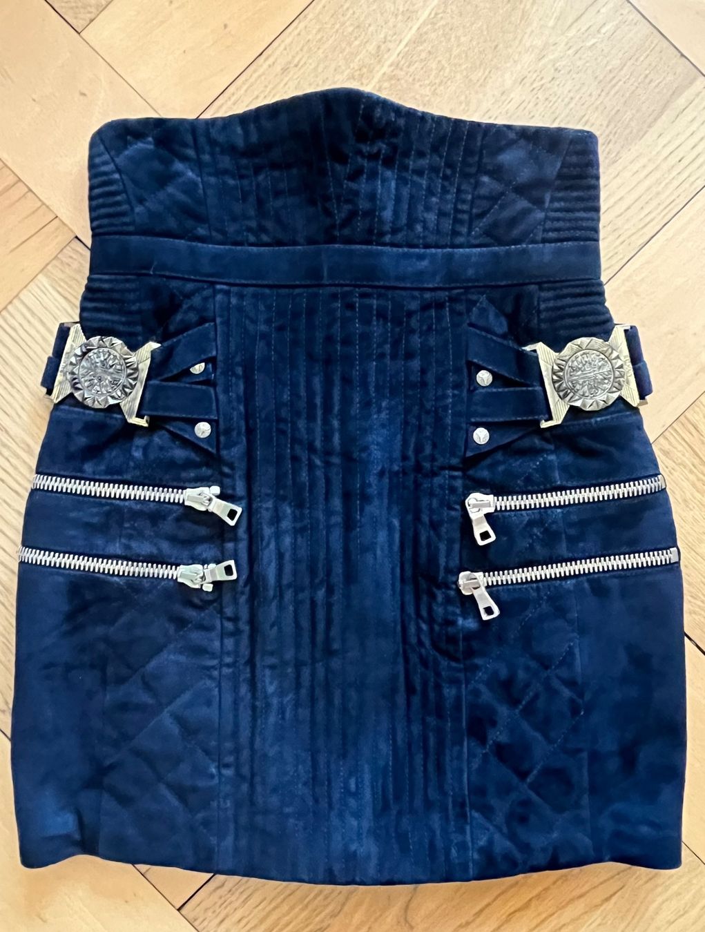 Balmain Gonne: BALMAIN, mini jupe en daim, – Usato da Genève venduto da dachaw 1