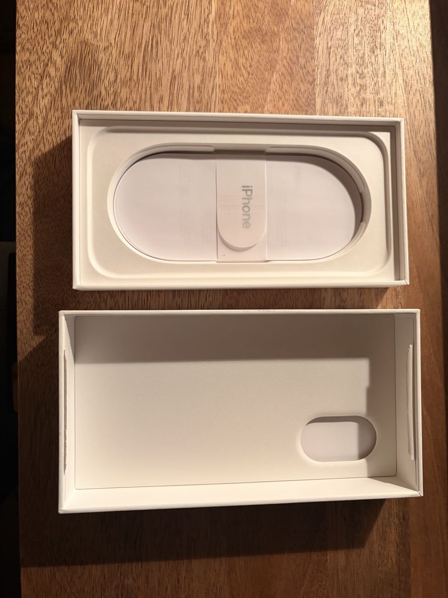 Apple Telefoni cellulari / Smartphones: Boîte pour iPhone 16 – Usato da Le Cerneux-Péquignot venduto da dav_57m2 2