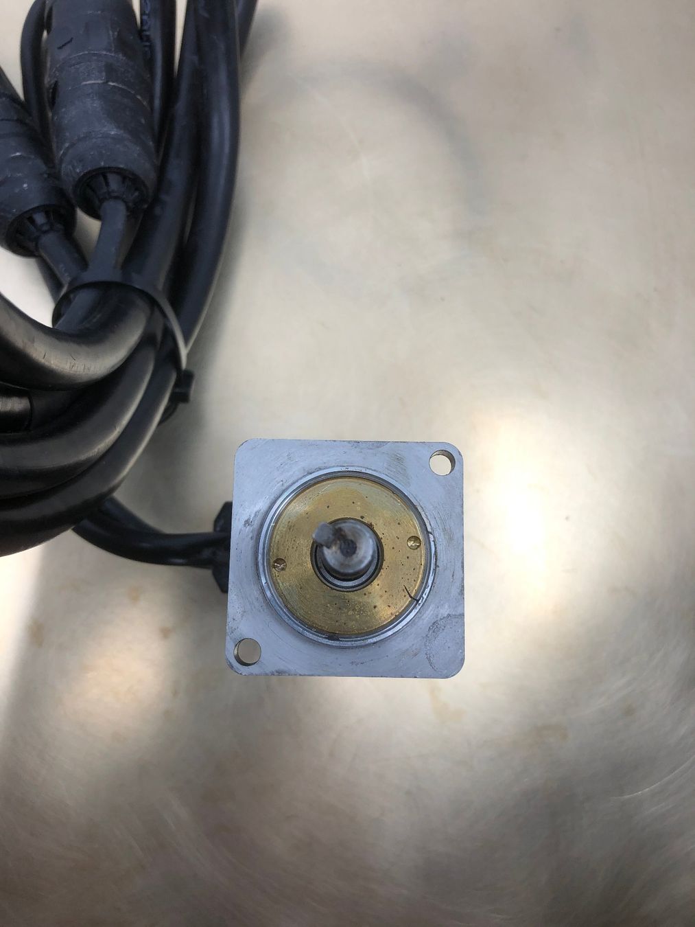 Omron Componenti elettronici: Omron R7M-A10030-S1-D Servomotor  #1 – Usato da Laufenburg venduto da Sirluger 3