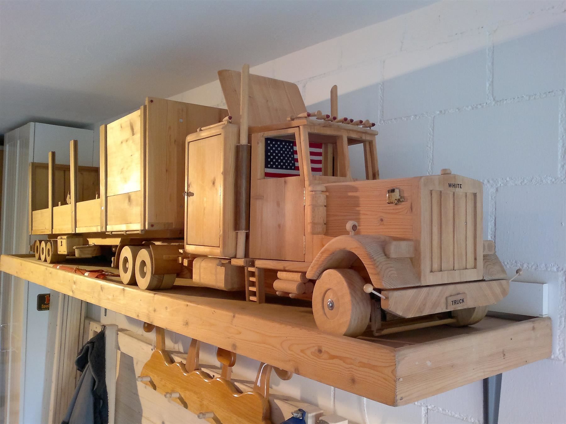 Kit di modellismo & Modellini statici: USA Tracker aus Holz – Nuovo (secondo la descrizione) da Embrach venduto da Olympia52 1