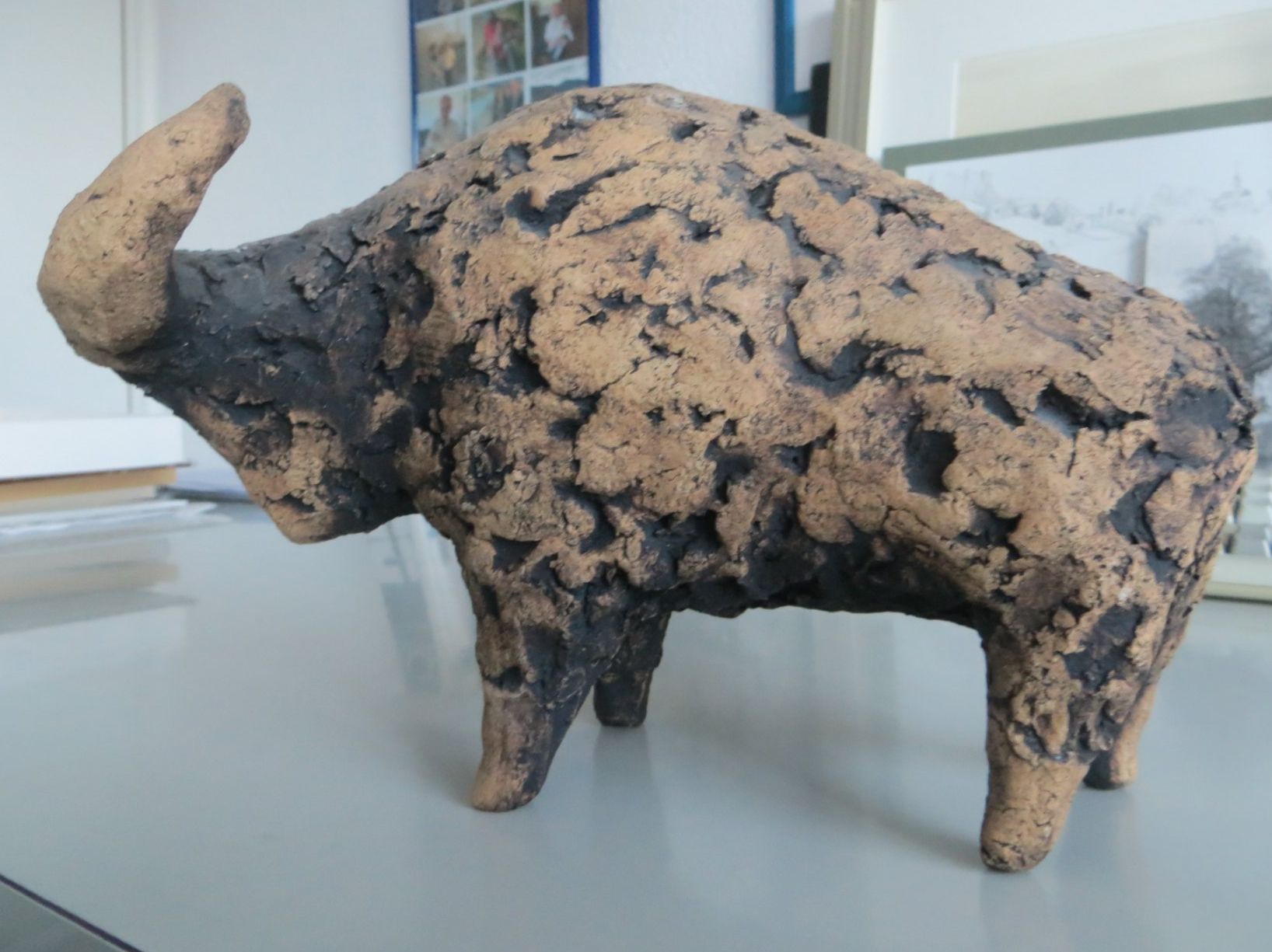 Skulpturen & Statuen: Tonskulptur eines Büffel, Handgefertigtes Stück von "mb" – Gebraucht aus Allenwinden von Elbruba 1