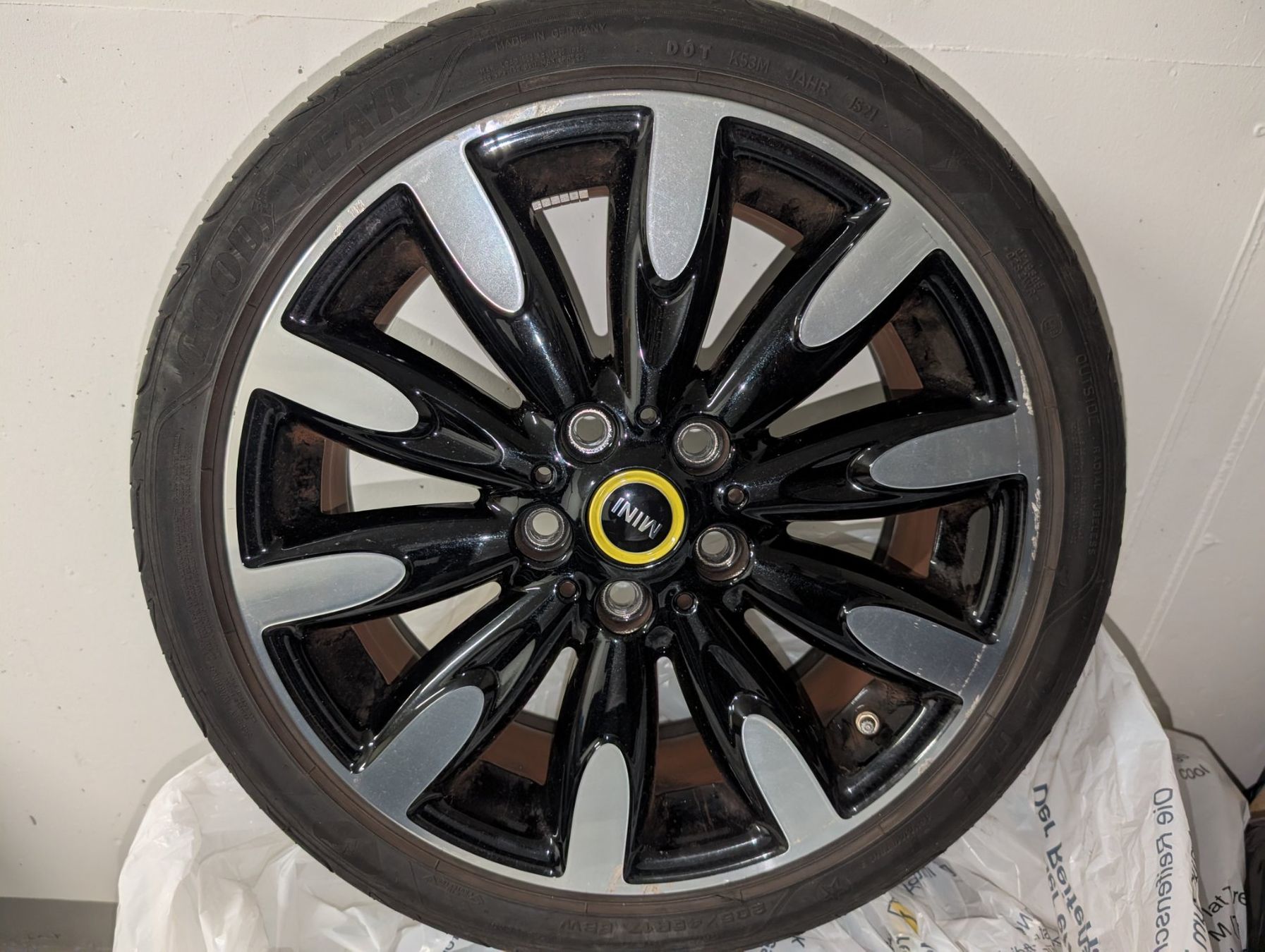 Mini Pneus & Roues: Mini Cooper SE Kompletträder 17 Zoll – D'occasion à Lenzburg par igor.b 6