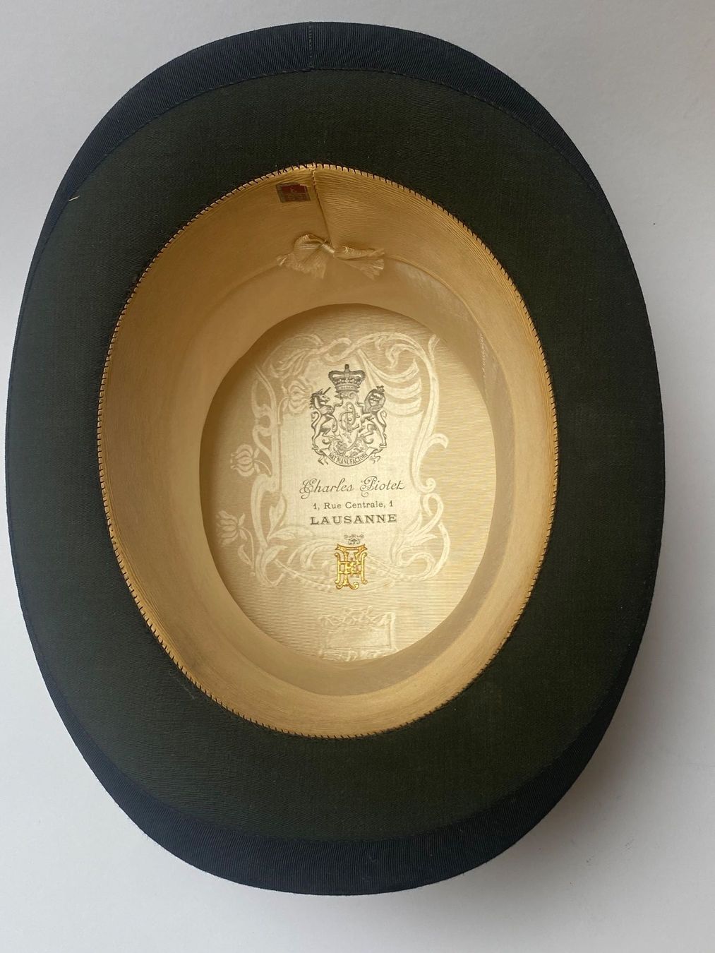 Hüte, Mützen & Caps: Offrez vous une pièce de musée, chapeau Piottet 1909 – Gebraucht aus Bex von glo_j5oz 2