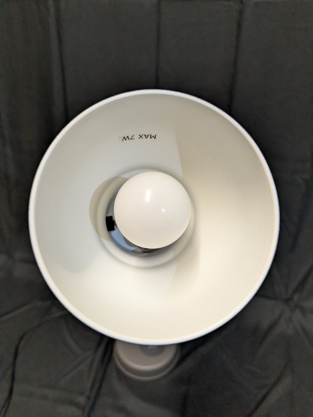 Ikea Lampade: IKEA Hektar Schreibtischlampe mit Qi-Ladepad & USB – Usato da Wiezikon b.Sirnach venduto da Romsche 4