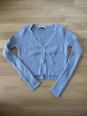 Bershka Strickjacke, hellblau, Gr. S