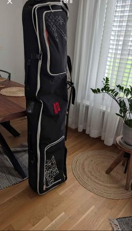 Roller Snowboardtasche mit Rädern. Snowboard bag