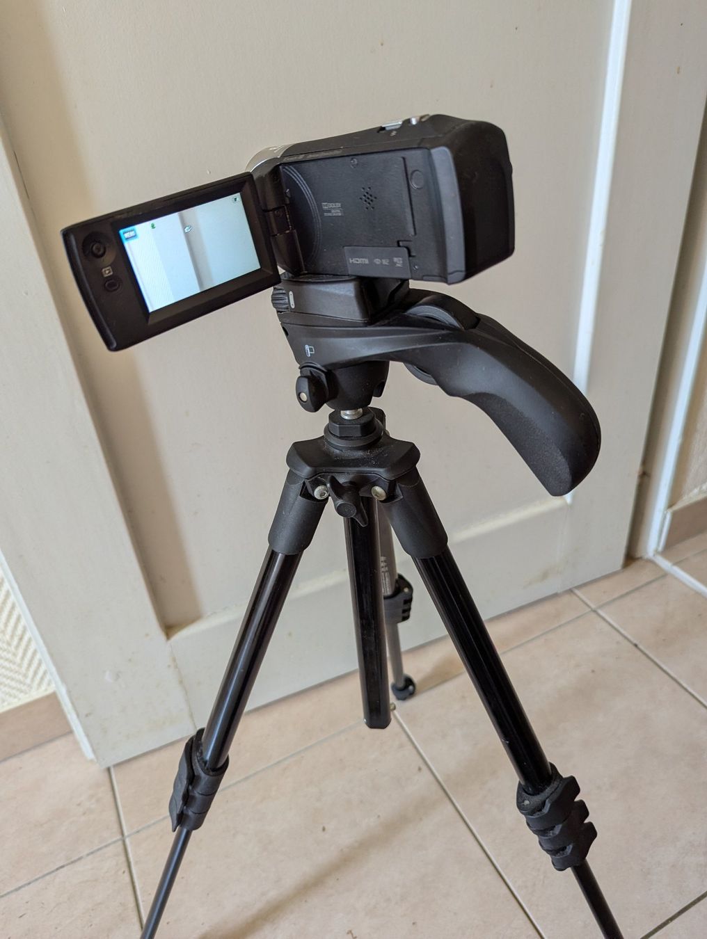 Sony Videocamere: Sony HDR CX405 & Trépied Manfrotto – Usato da Gilly venduto da bur_25bp