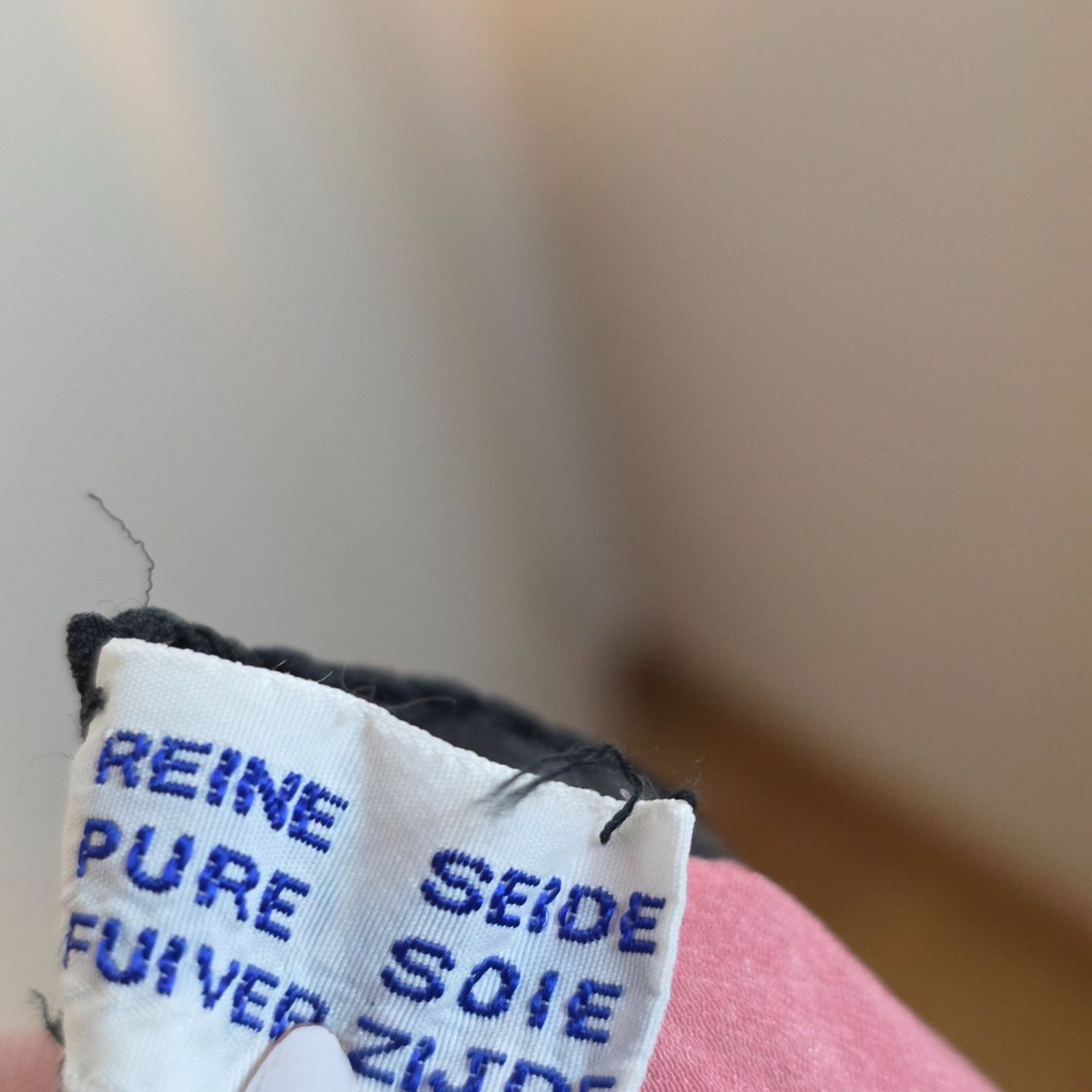 Foulards & écharpes: Seidentuch 100% Seide Handrolliert Rosa Schwarz – D'occasion à Wald ZH par CapLux 4