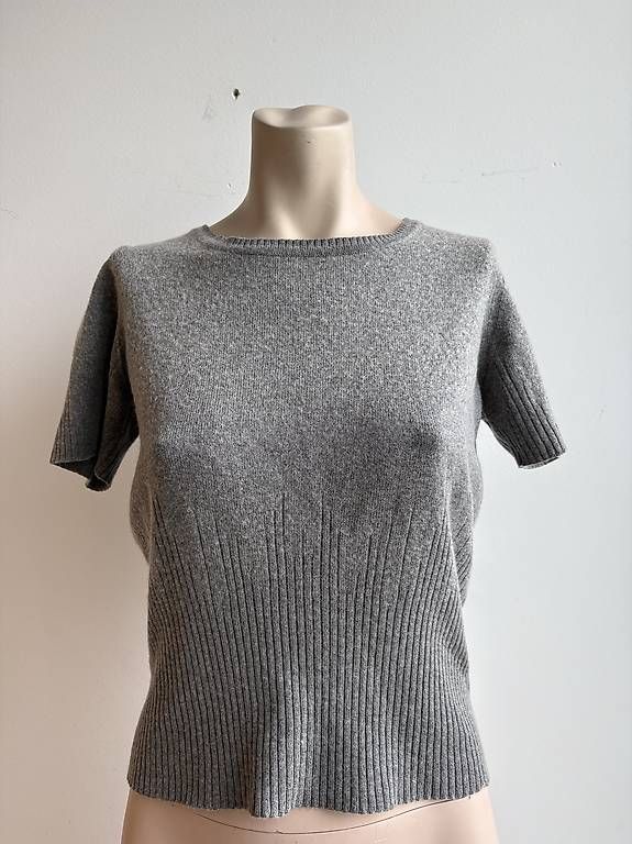 T-Shirts: Seide-Kaschmir Strickshirt grau Gr. XS – Gebraucht aus Schaffhausen von Miorajah