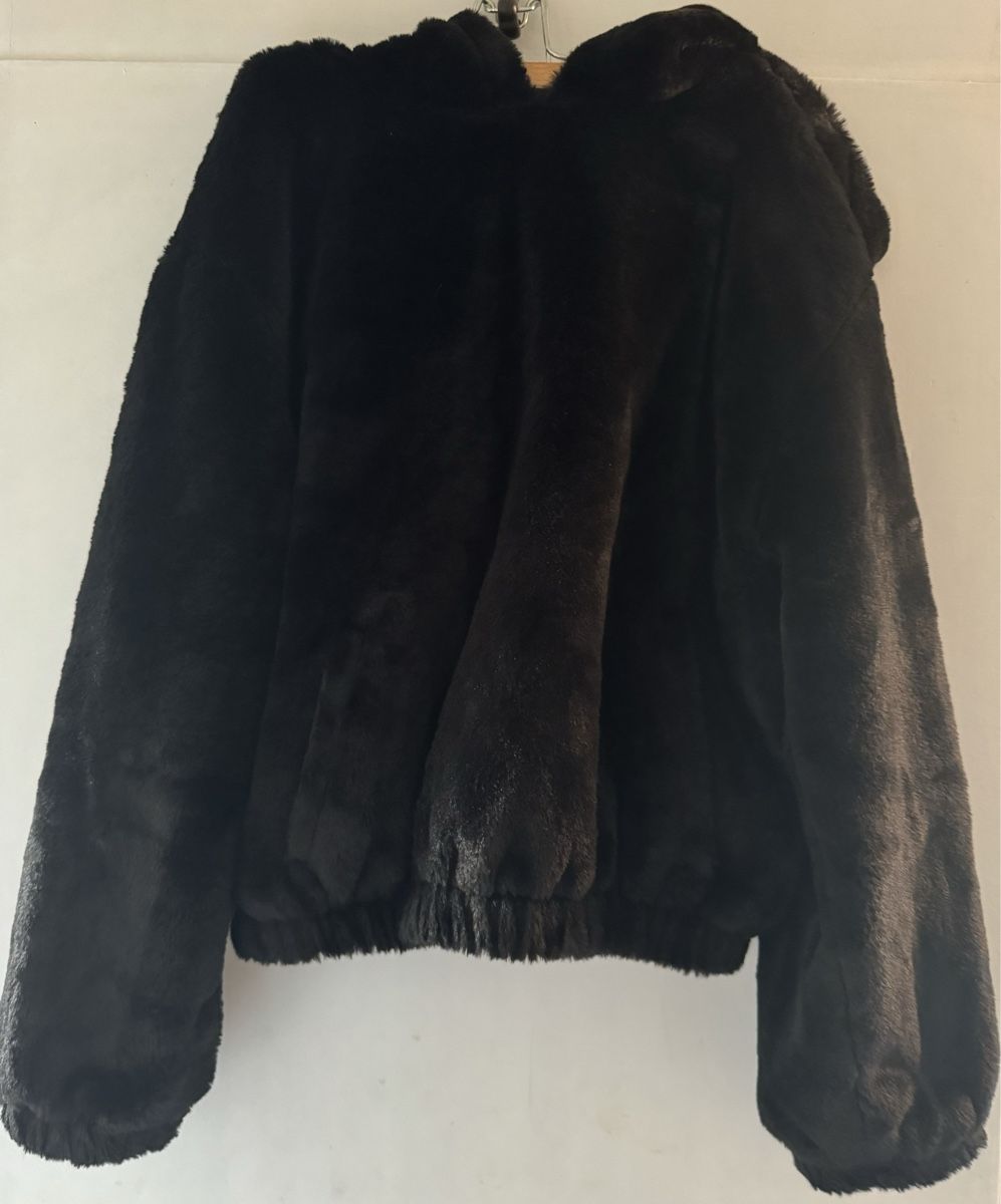Pulls et sweat-shirts: Pullover mit Kapuze – Neuf (Voir description) à Mühlethurnen par Indriukas
