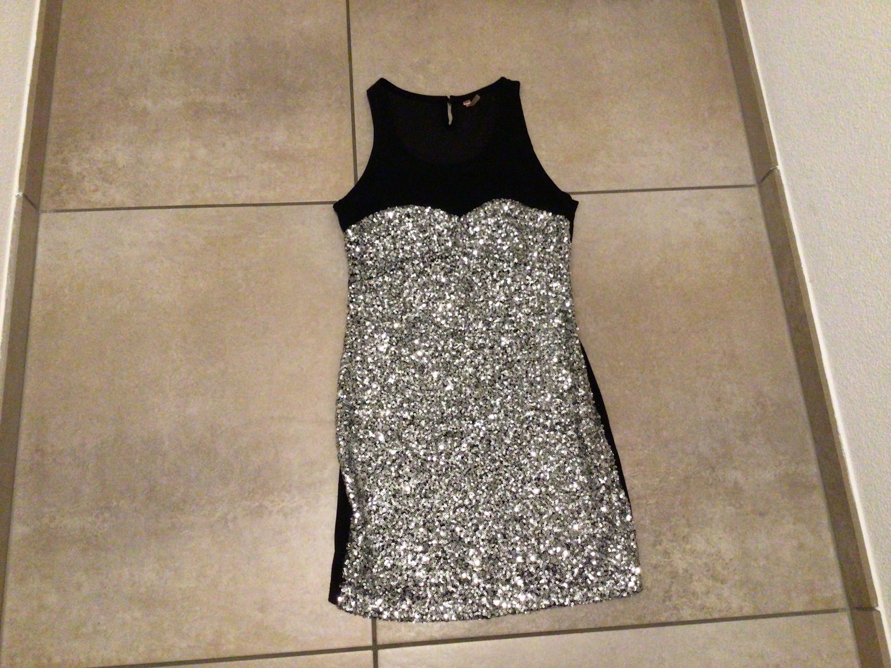 Kleider: Kleid Sweewë S – Gebraucht aus Minusio von liam04