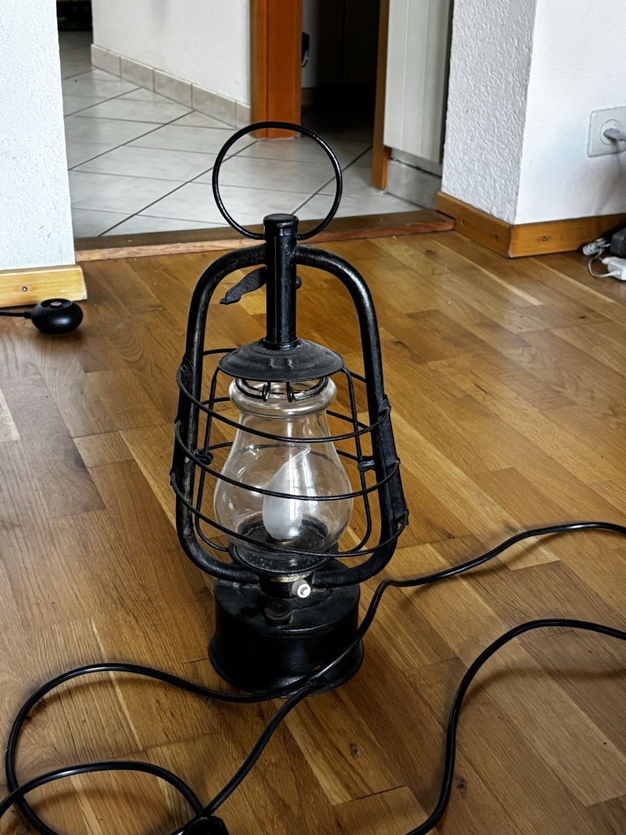 Lampade: Ancienne lampe de cheminot – Usato da Estavayer Le Lac venduto da sico1260