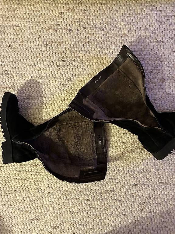 Vibram Chaussures femmes: Botte de neige fourre daim noir – D'occasion à Nyon par Sotara 3
